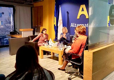 QKSGJ pjesëmarrëse e diskutimit: Balancimi midis zhvillimit të karrierës dhe jetës private në Kosovë